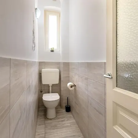 Free Parking & Netflix - Comfort Gambini Triest