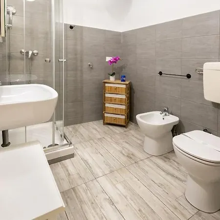 Free Parking & Netflix - Comfort Gambini Triest